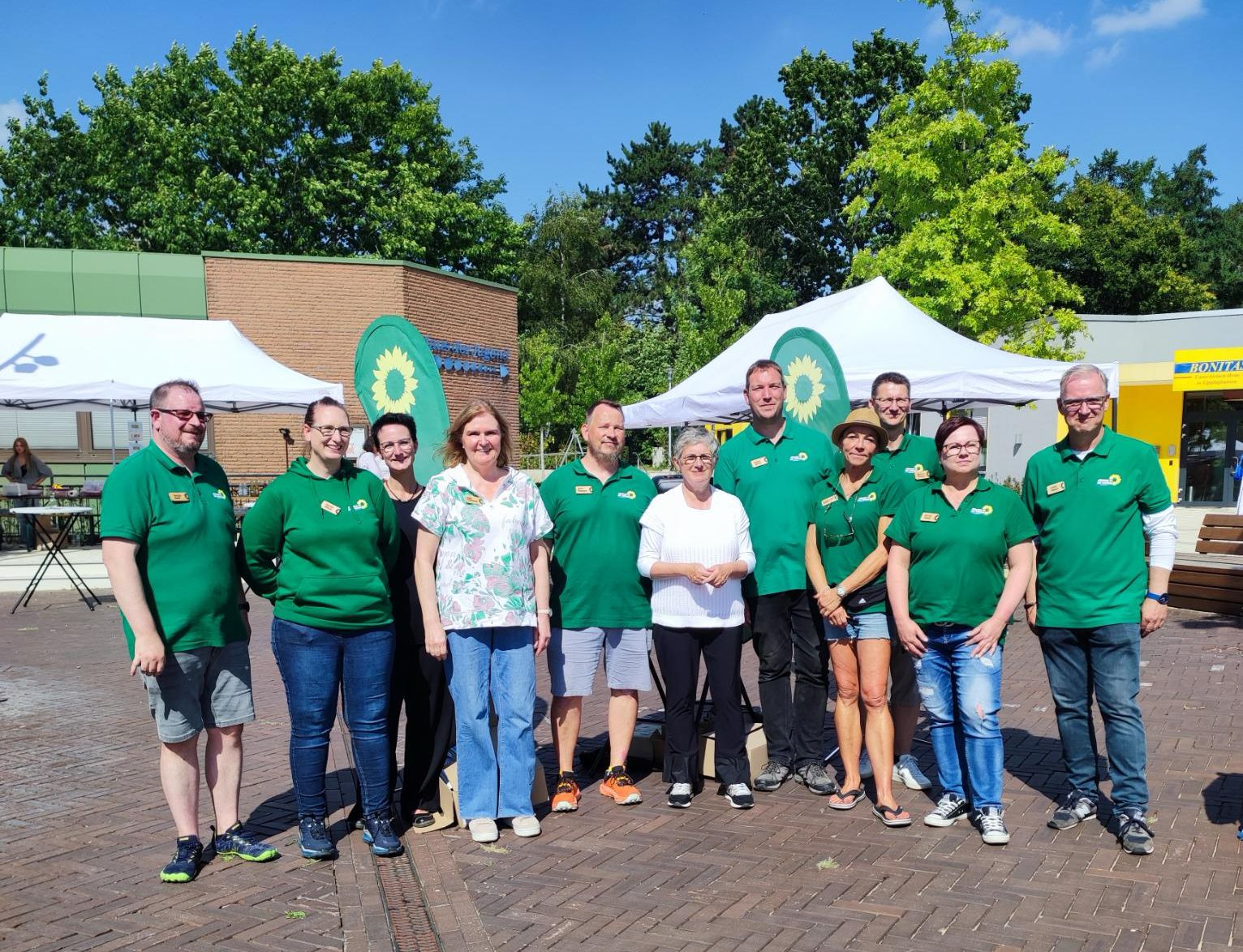 Gruppenfoto Flohmarkt Platz der Begegnung
